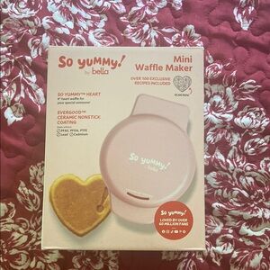 So Yummy by Bella Pink Mini Waffle Maker